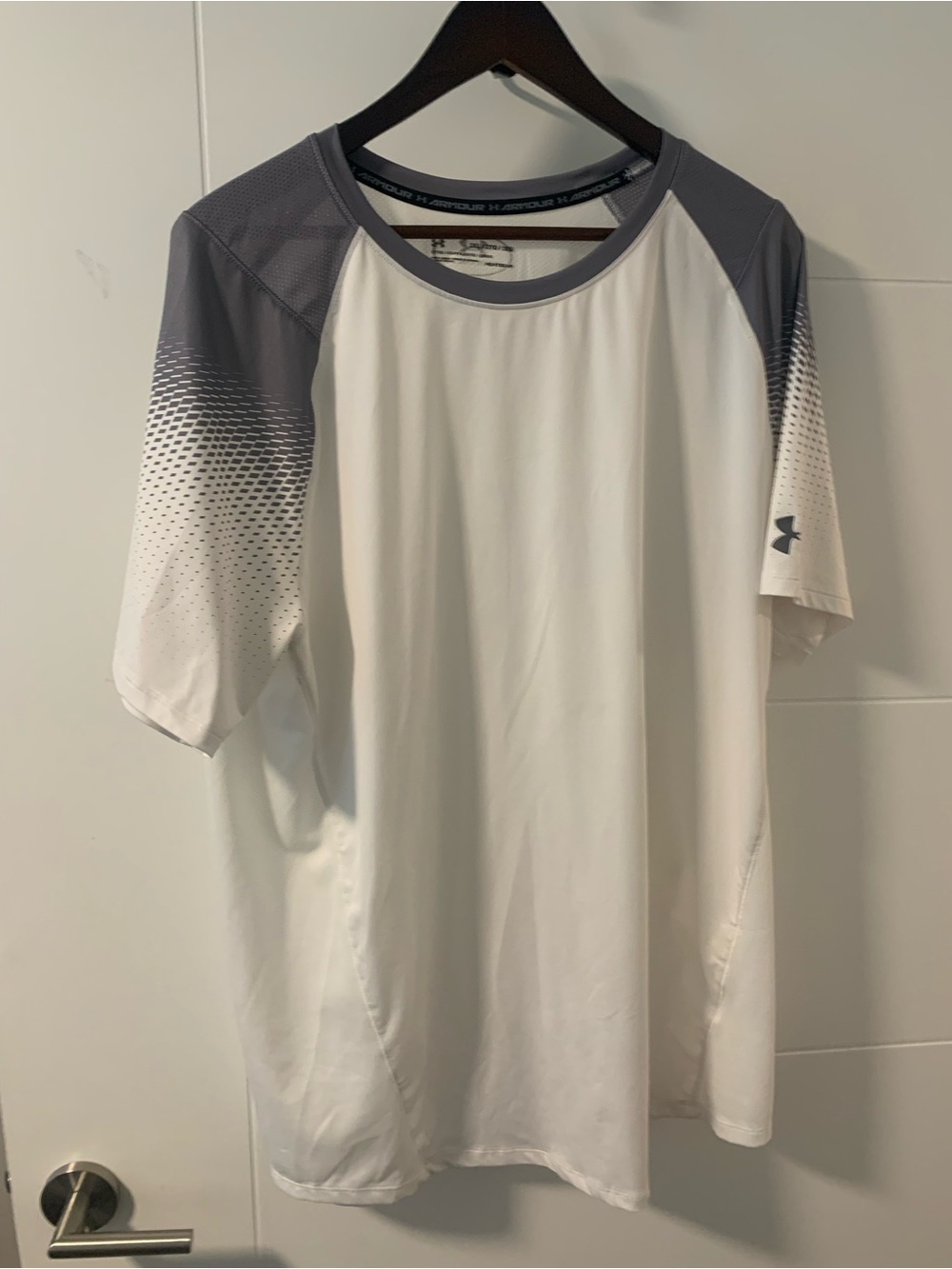 4/$20 Under Armour Men's White & Gray Performance Short Sleeve ShirtA13